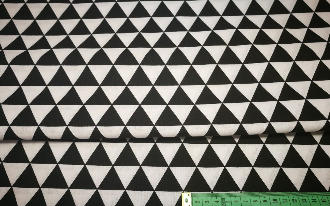 Bawełna wzór trójkąty biało czarne